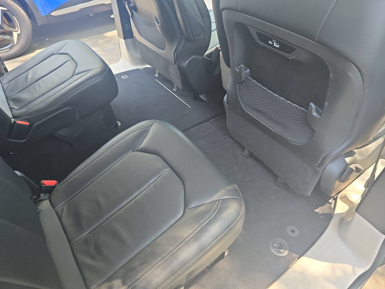 Used 2022 Chrysler Pacifica Touring-L FWD image 12