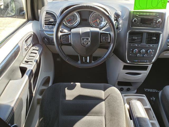 Used 2016 Dodge Grand Caravan SE image 14