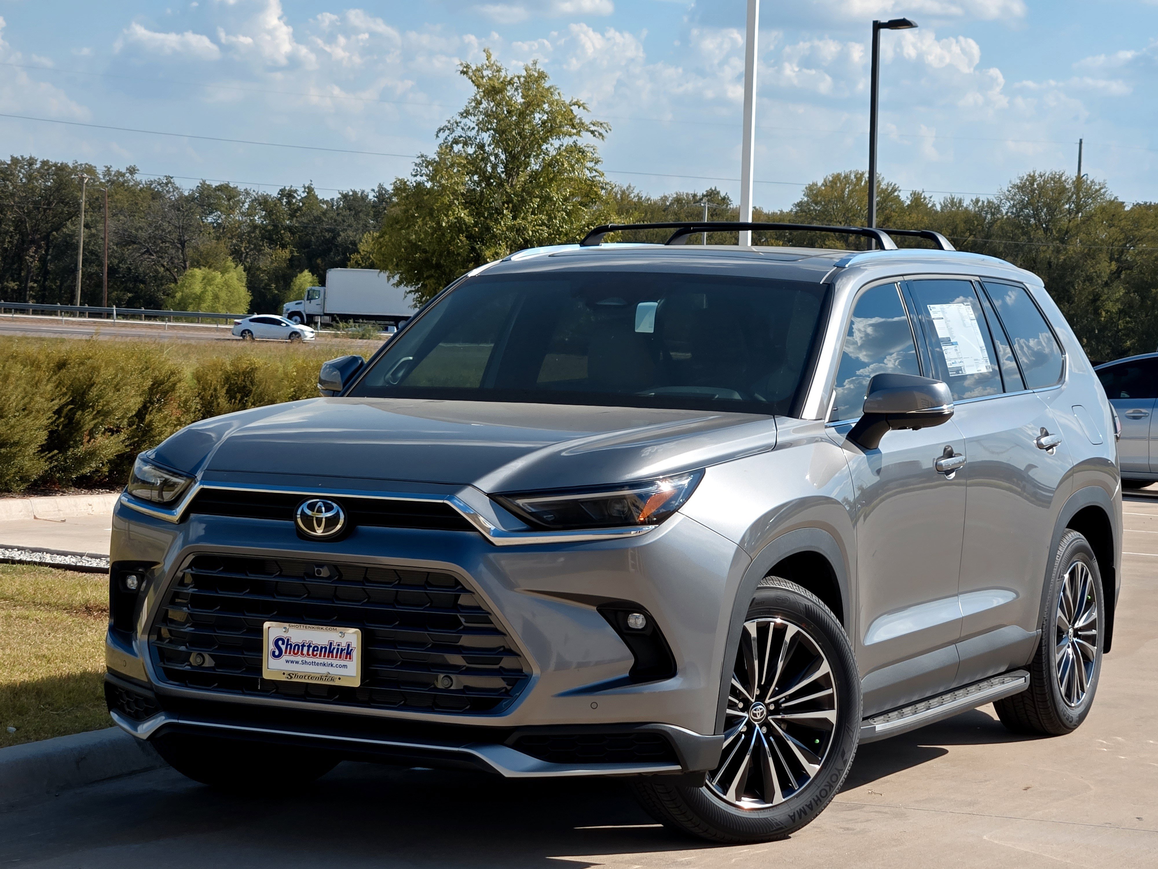 New 2026 Toyota Grand Highlander AWD Hybrid image 2