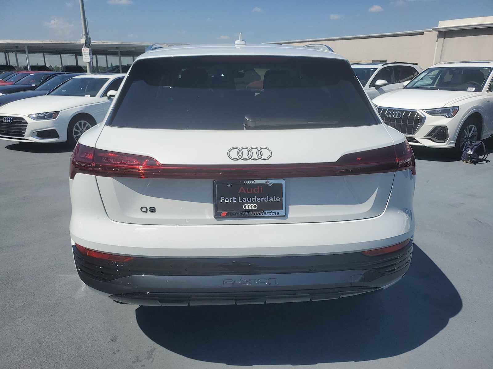 Certified 2024 Audi Q8 e-tron Premium Plus w/ Premium Plus Package AWD/4WD image 5