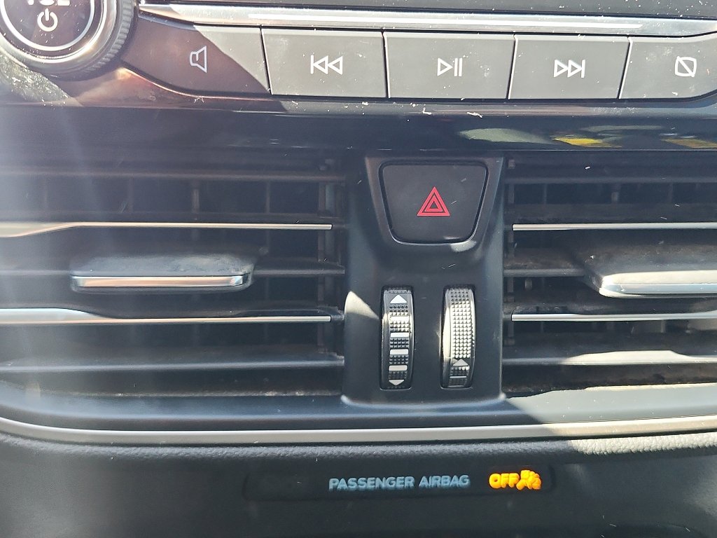 Used 2021 Ford Escape SE w/ SE Sport Appearance Package image 21