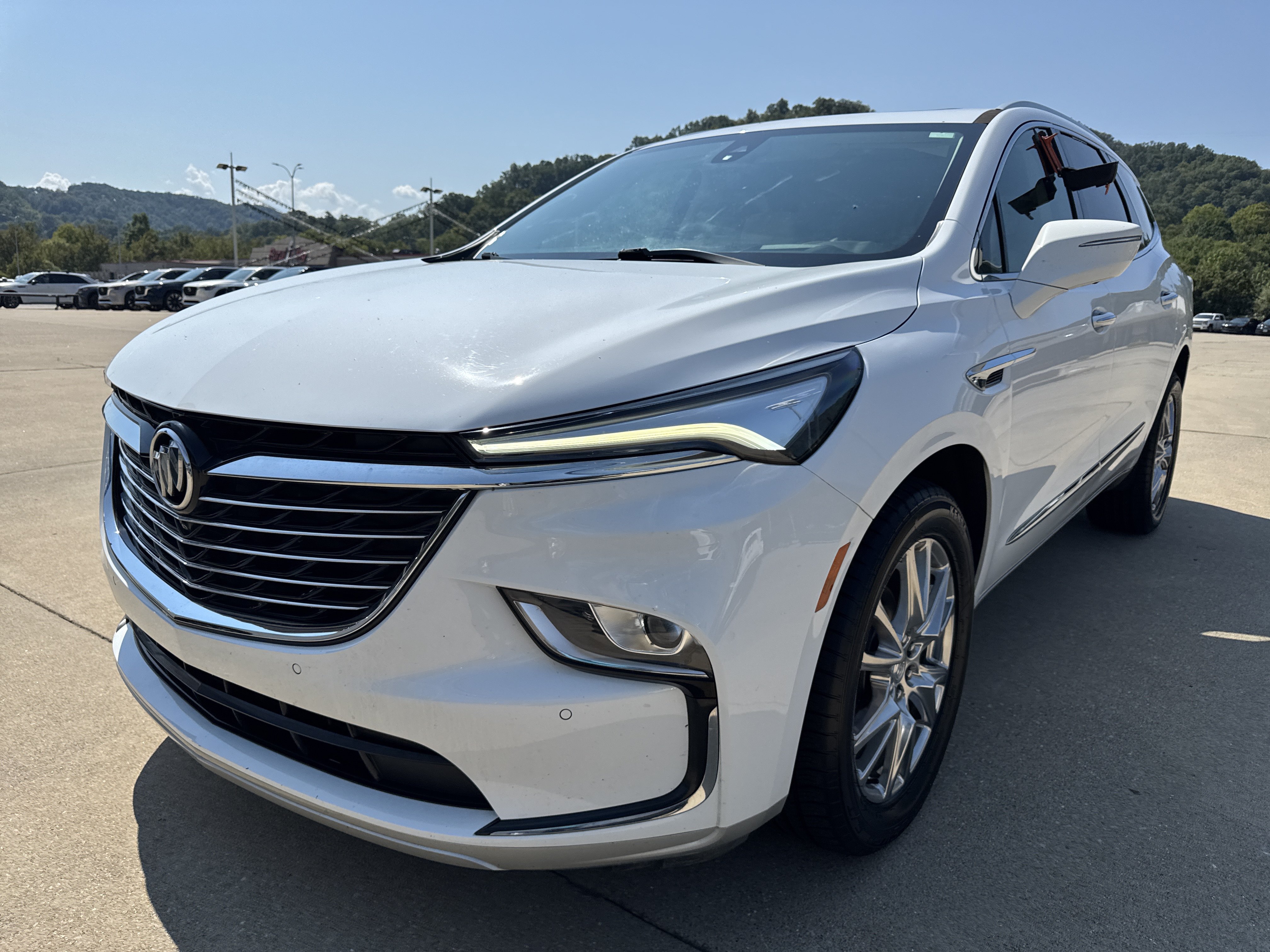 Used 2022 Buick Enclave Premium w/ Experience Buick Package AWD/4WD image 3