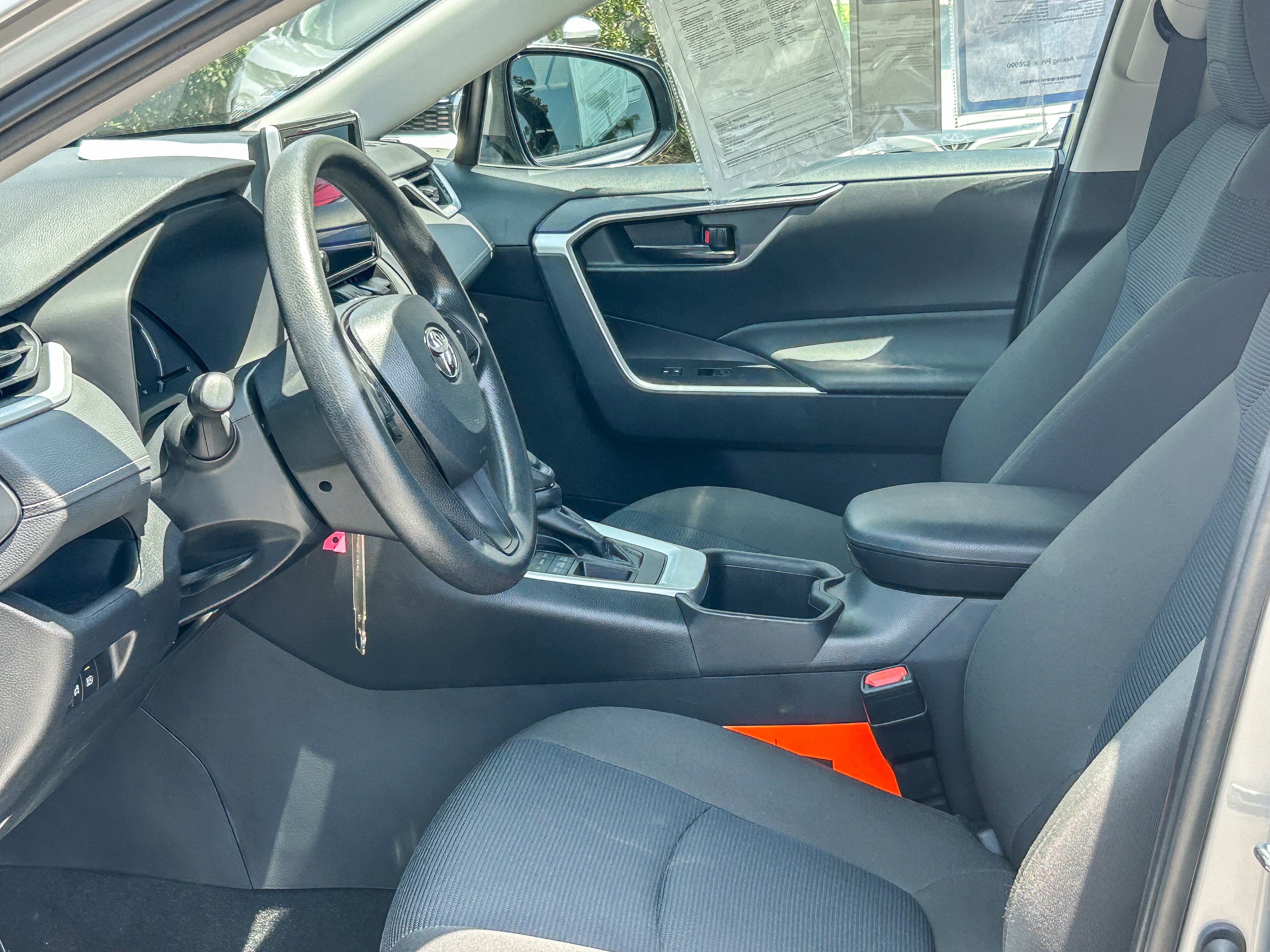 Used 2023 Toyota RAV4 LE AWD/4WD image 17