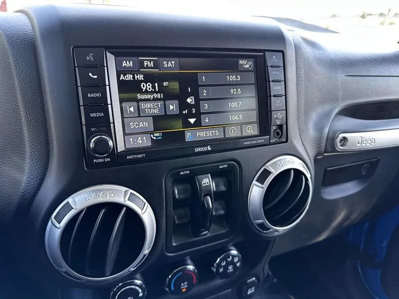 Used 2015 Jeep Wrangler Unlimited Sahara w/ Connectivity Group AWD/4WD image 23