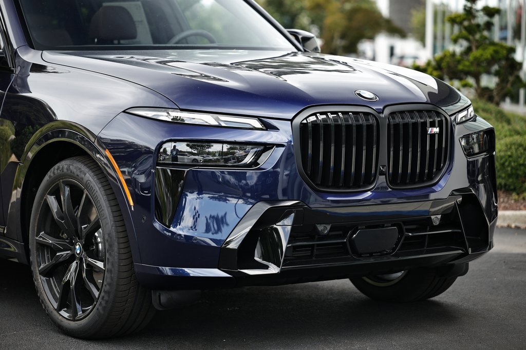 New 2026 BMW X7 M60i w/ M Sport Professional Package image 2