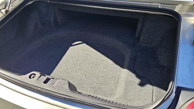 Used 2004 Ford Thunderbird RWD image 16