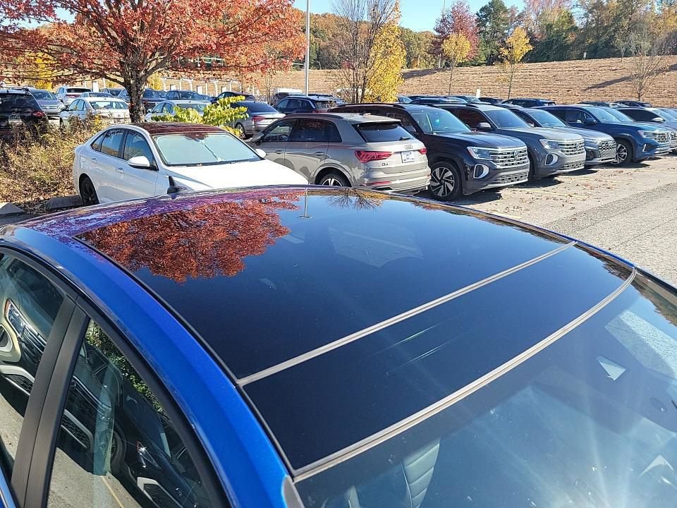 Used 2023 Volkswagen Jetta SE w/ Panoramic Sunroof Package image 40