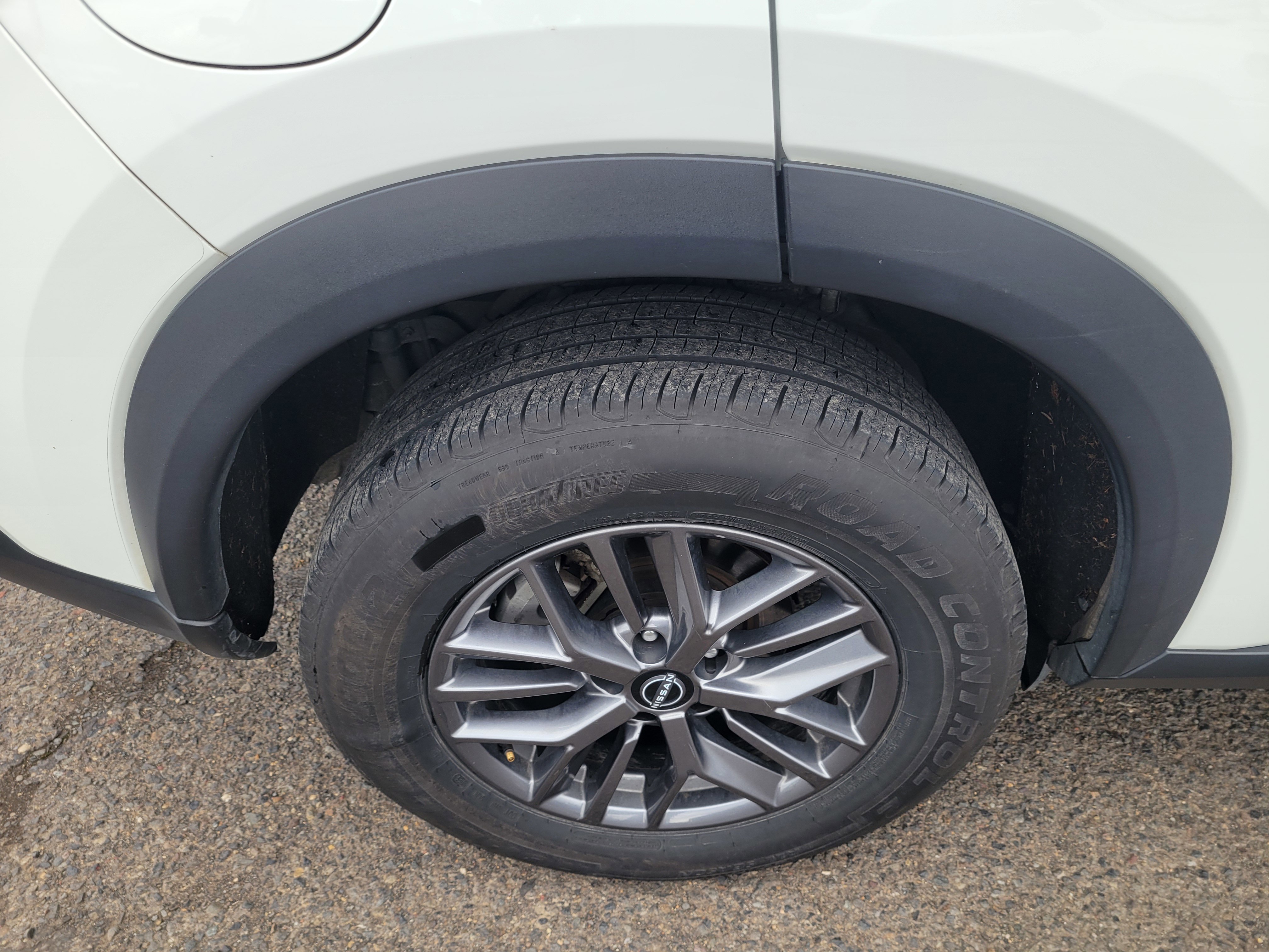 Used 2023 Nissan Rogue S AWD/4WD image 10