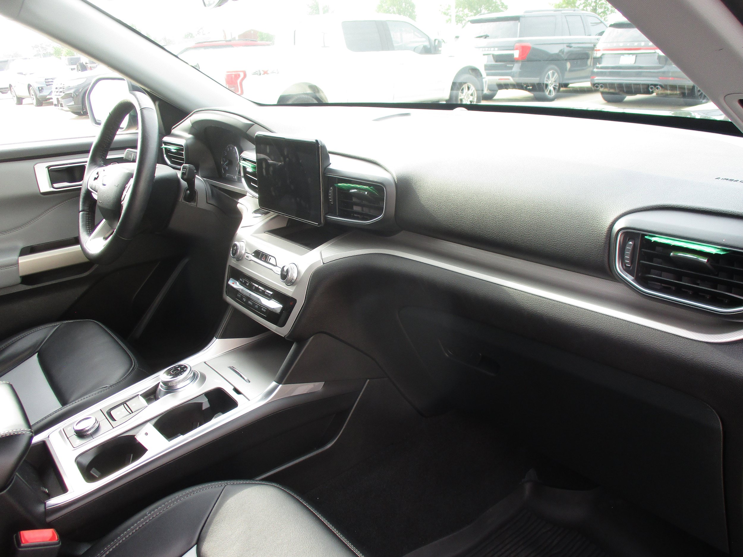 Used 2023 Ford Explorer XLT w/ Equipment Group 202A AWD/4WD image 44