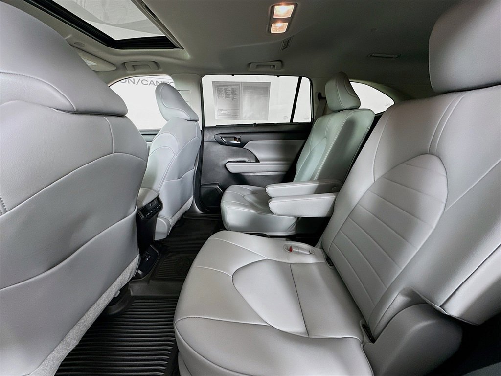 Used 2023 Toyota Highlander XLE image 27