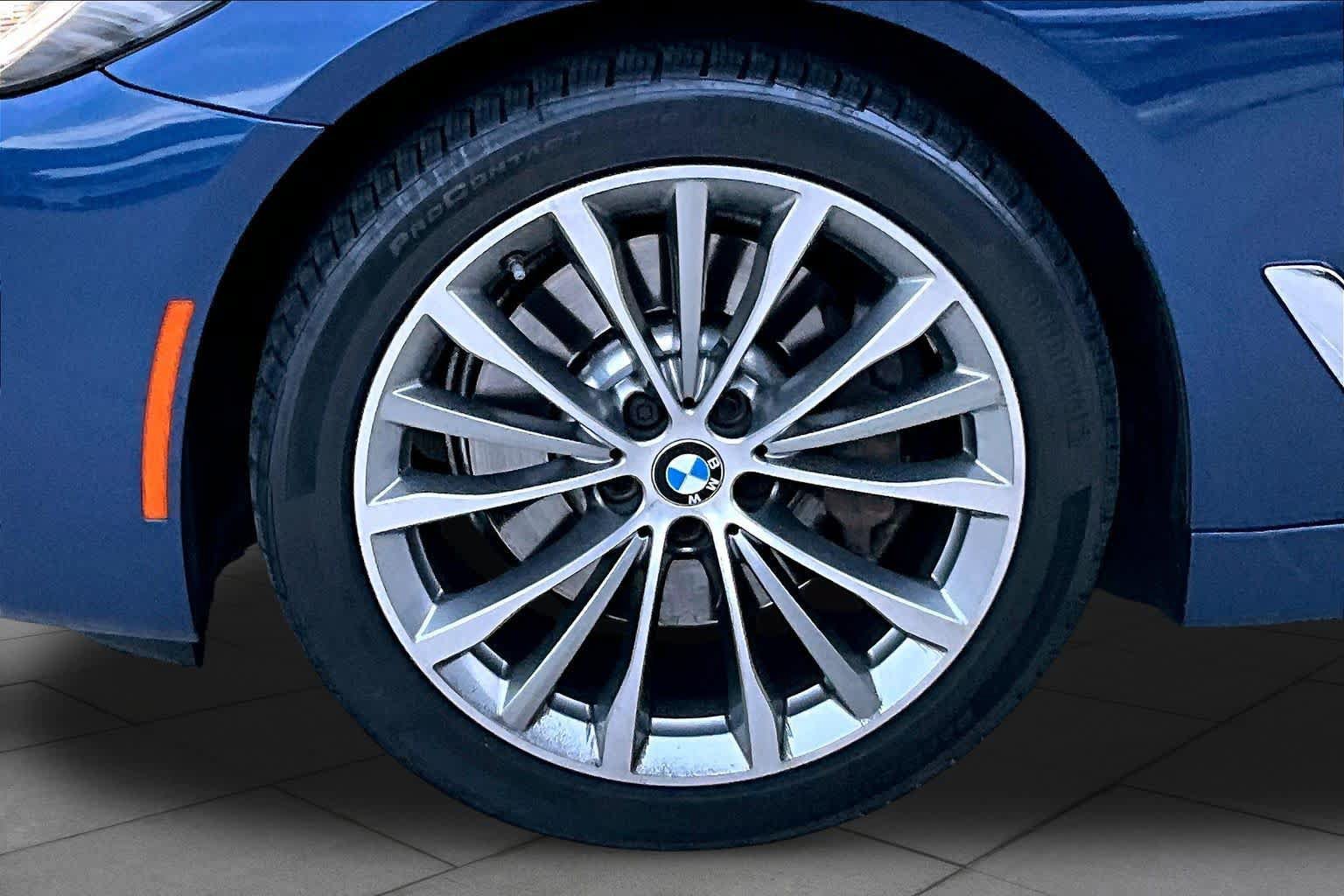 Used 2023 BMW 530i w/ Premium Package RWD image 11