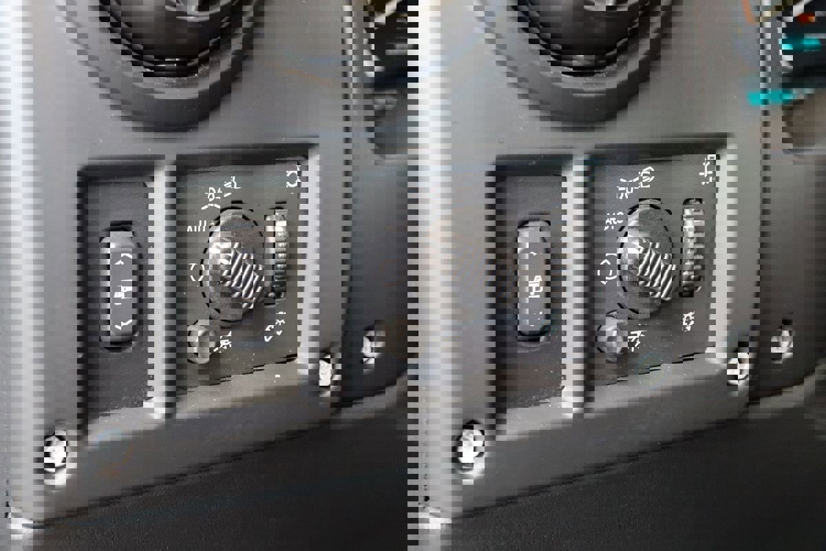 Used 2005 HUMMER H2 SUT w/ Preferred Equipment Group image 31