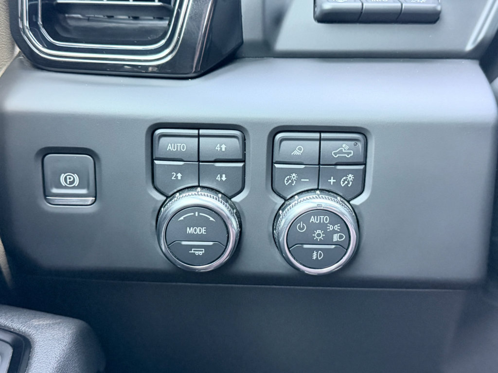 Used 2025 GMC Sierra 1500 AT4 w/ AT4 Premium Package AWD/4WD image 11
