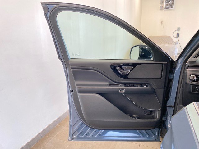 New 2026 Lincoln Aviator AWD image 15