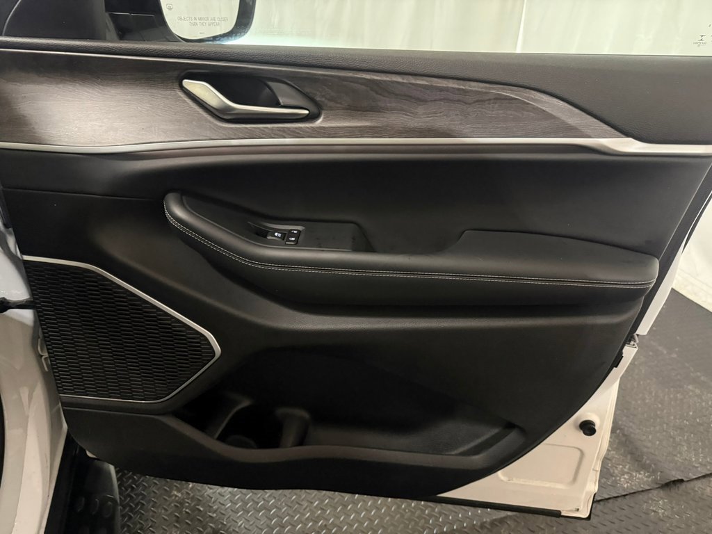 Used 2022 Jeep Grand Cherokee L Limited image 30