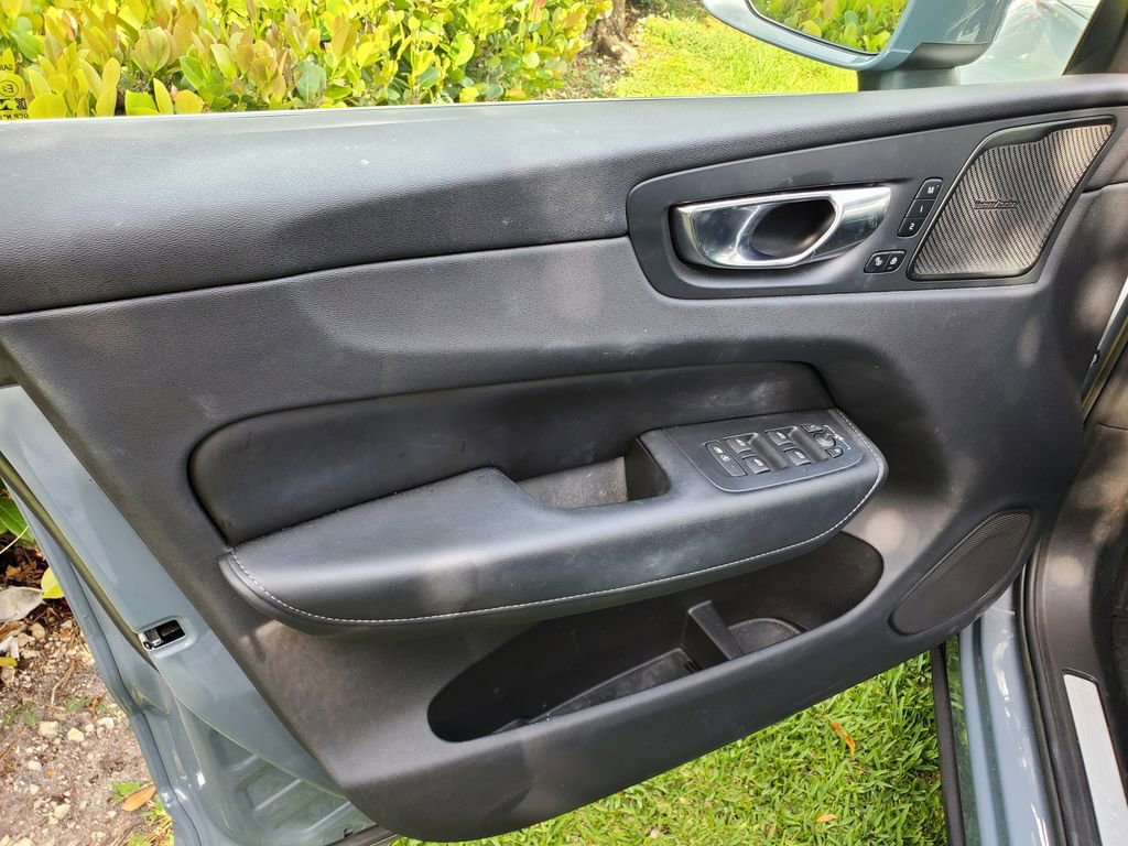 Used 2022 Volvo XC60 B5 Inscription image 15