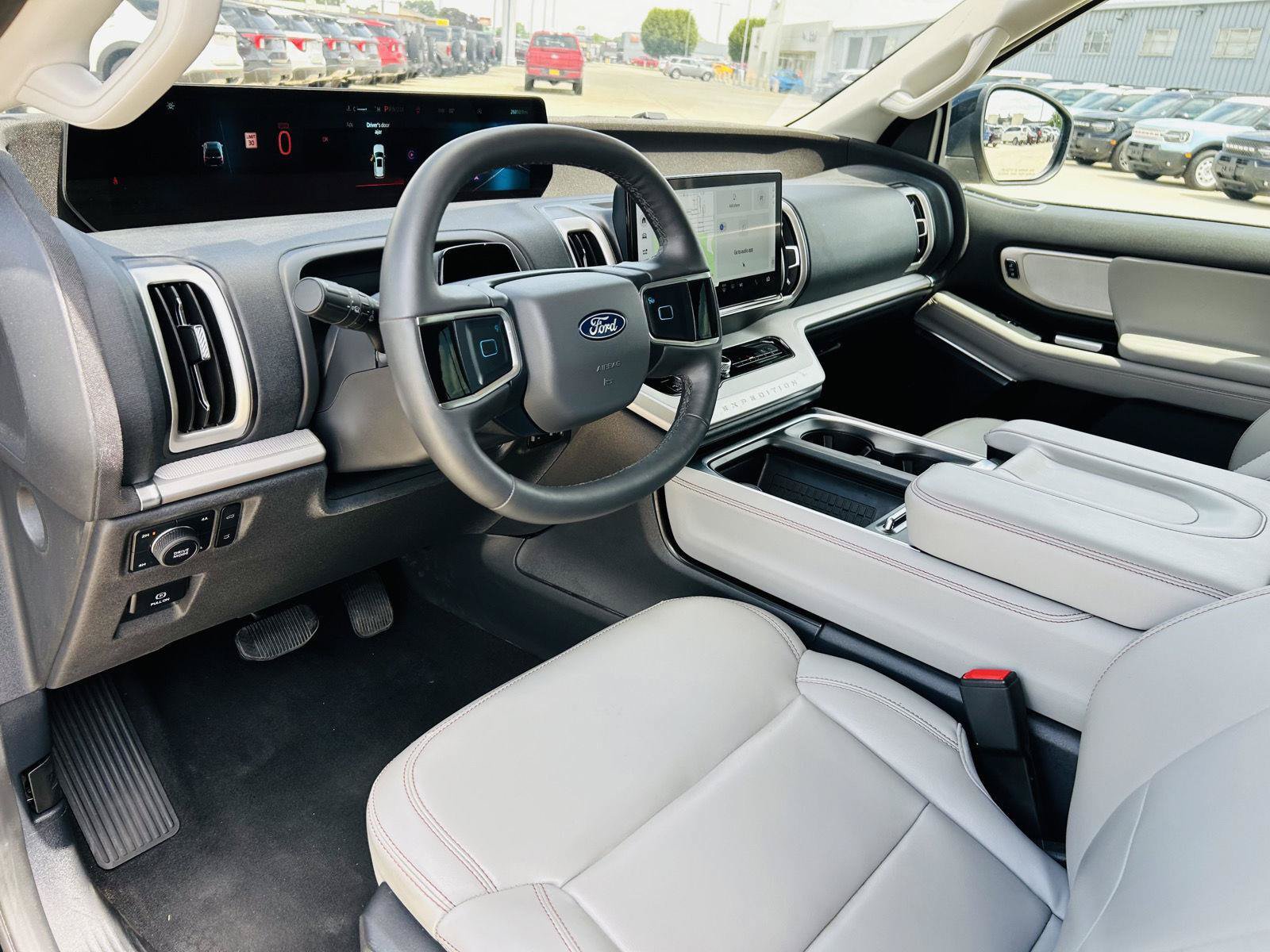 Used 2025 Ford Expedition Active AWD/4WD image 19