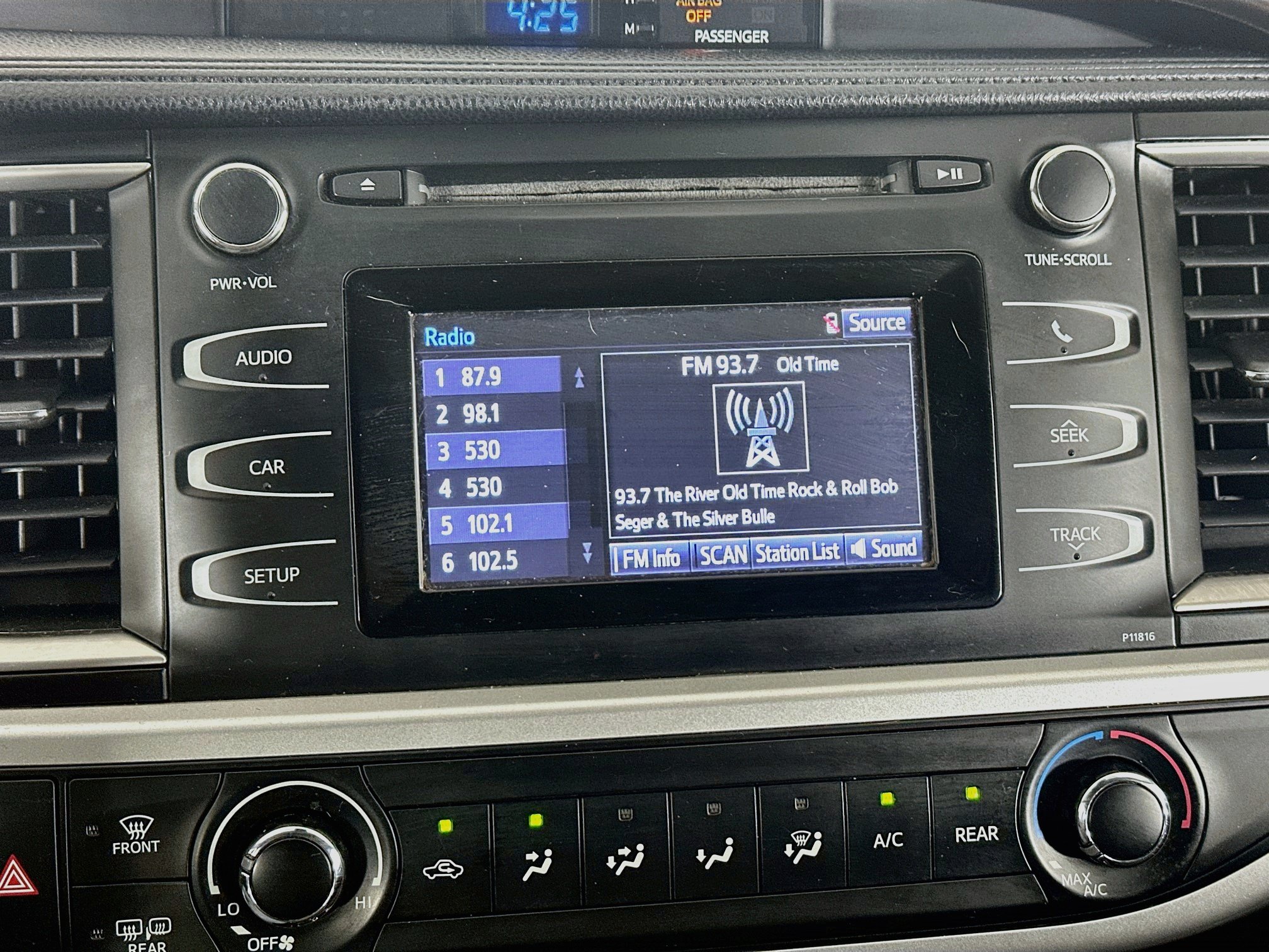 Used 2019 Toyota Highlander LE FWD image 19