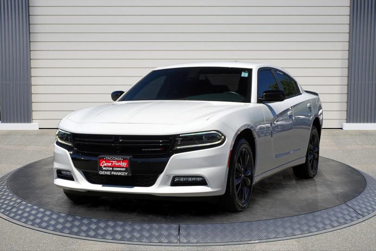 Used 2023 Dodge Charger SXT w/ Blacktop Package image 3