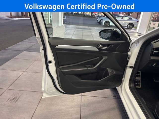 Certified 2025 Volkswagen Jetta Sport image 14