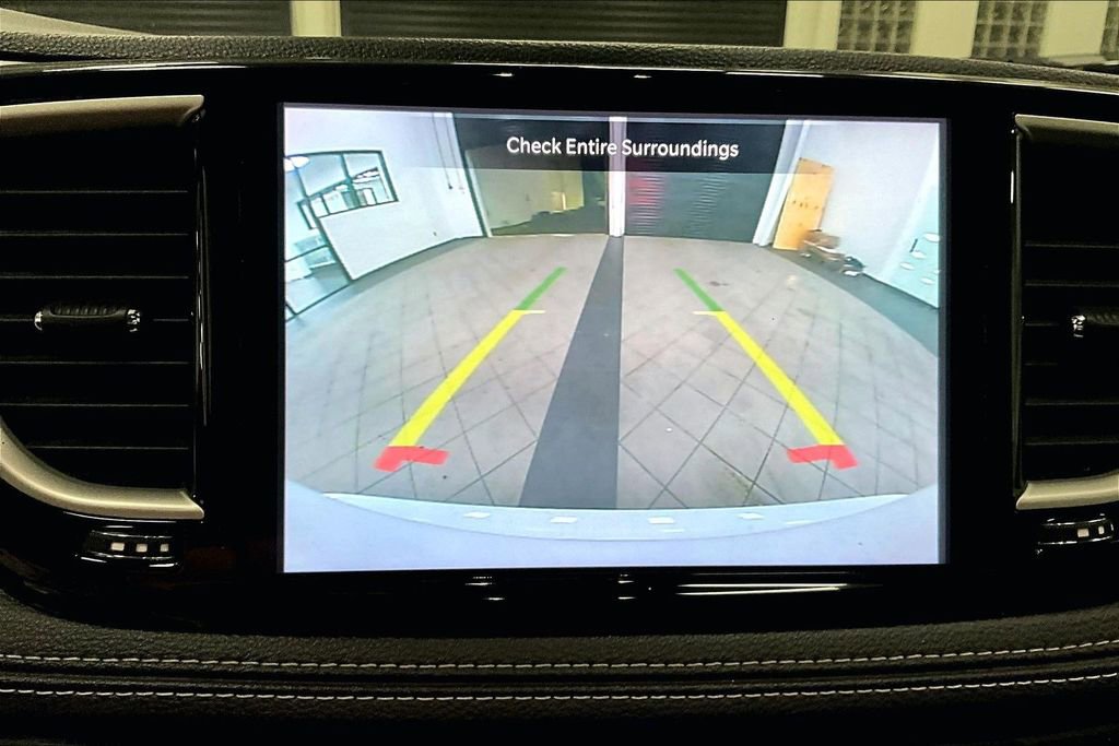 Used 2024 Chrysler Pacifica Select image 14