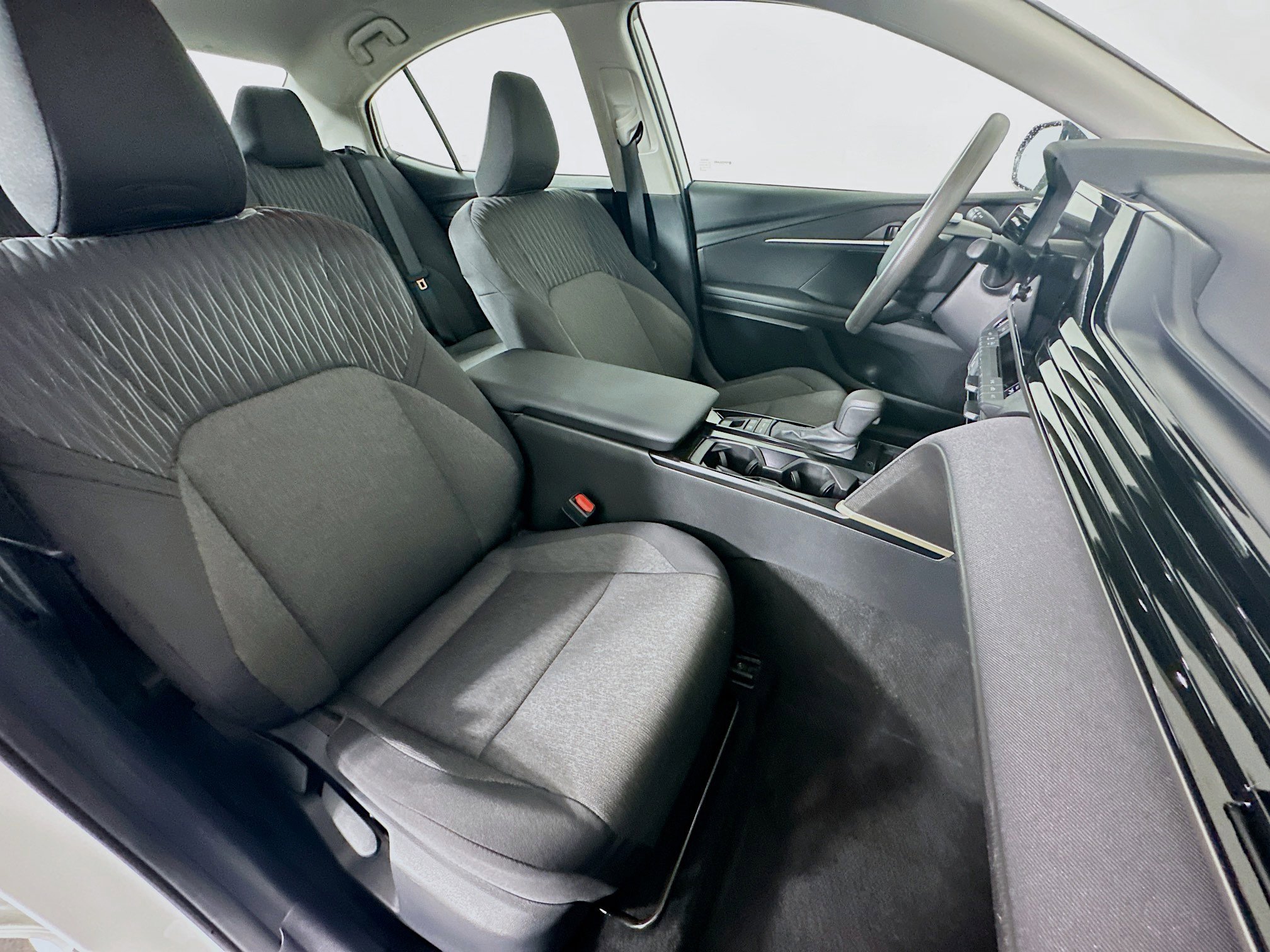 Used 2025 Toyota Camry LE image 31