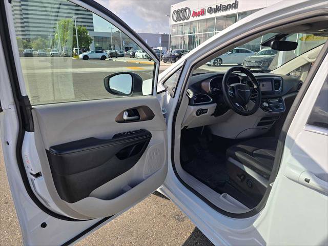 Used 2023 Chrysler Voyager LX FWD image 23