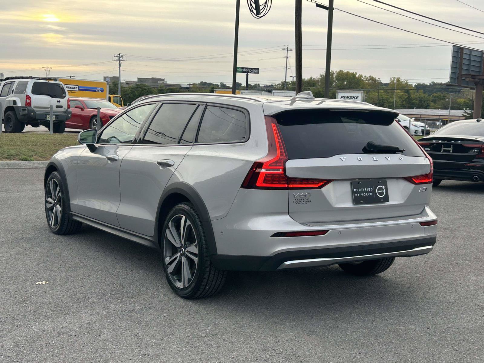 Certified 2025 Volvo V60 B5 Cross Country Plus AWD/4WD image 7