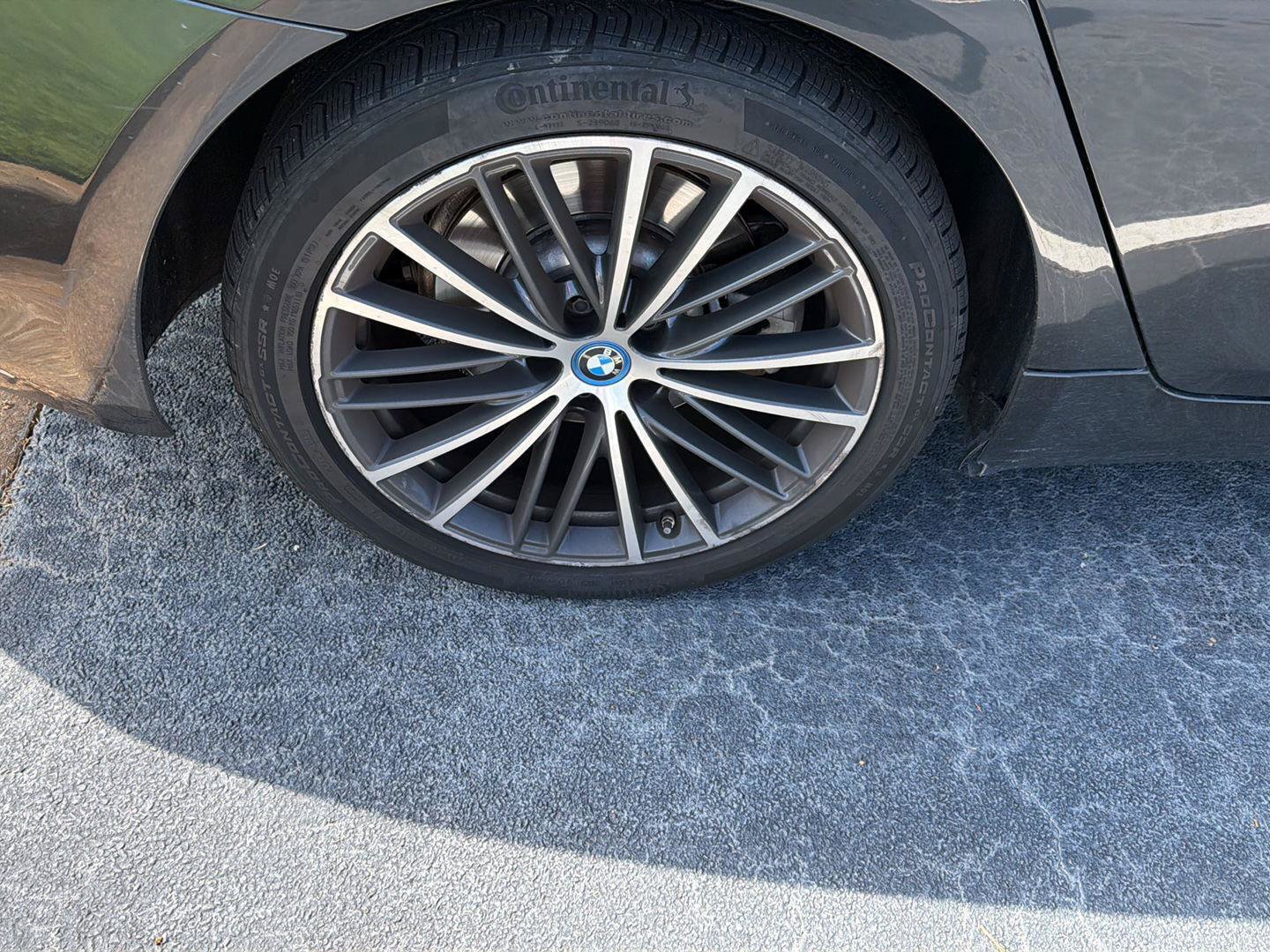 Used 2023 BMW 530e w/ Premium Package RWD image 7