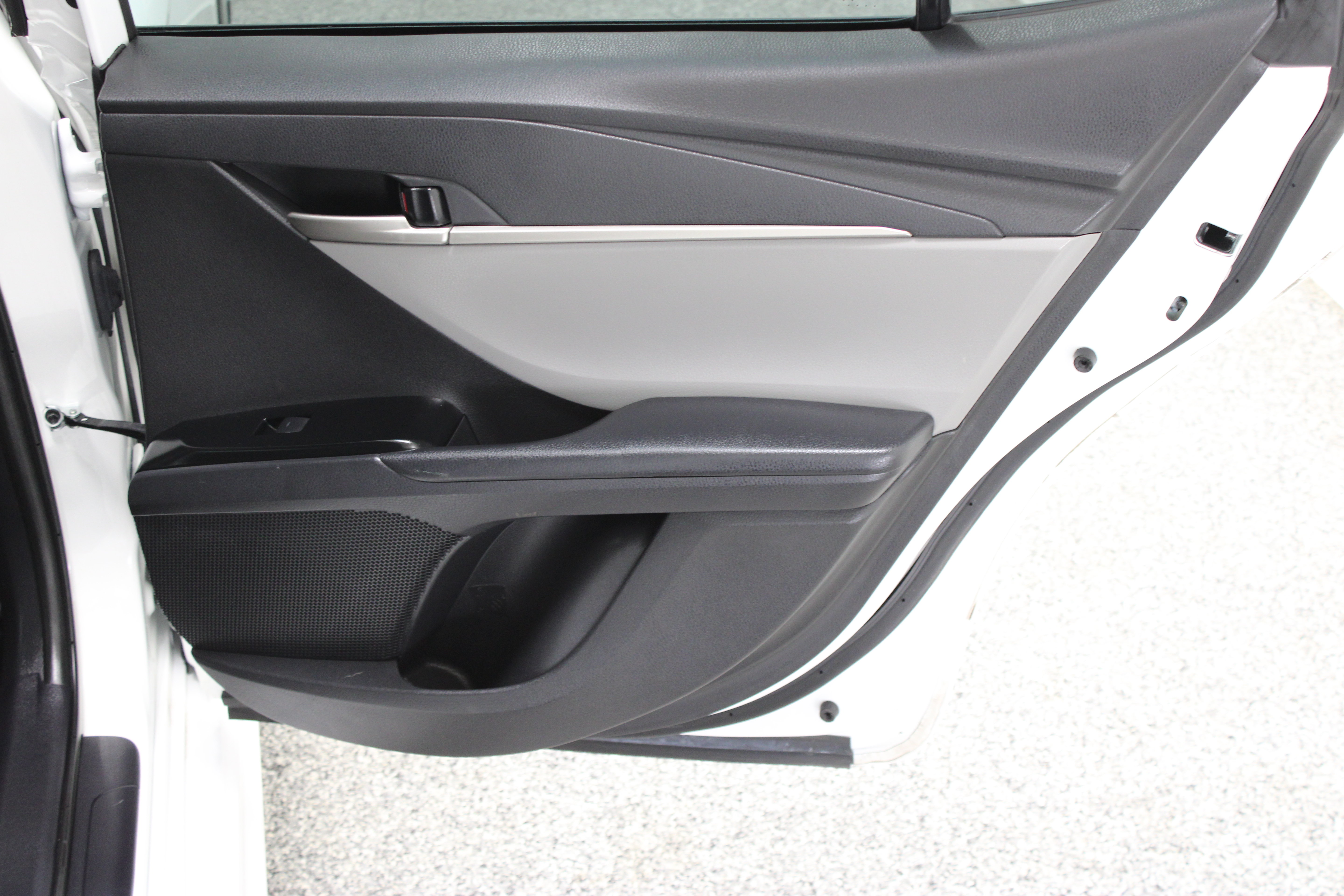 Used 2025 Toyota Camry SE w/ Convenience Package FWD image 32