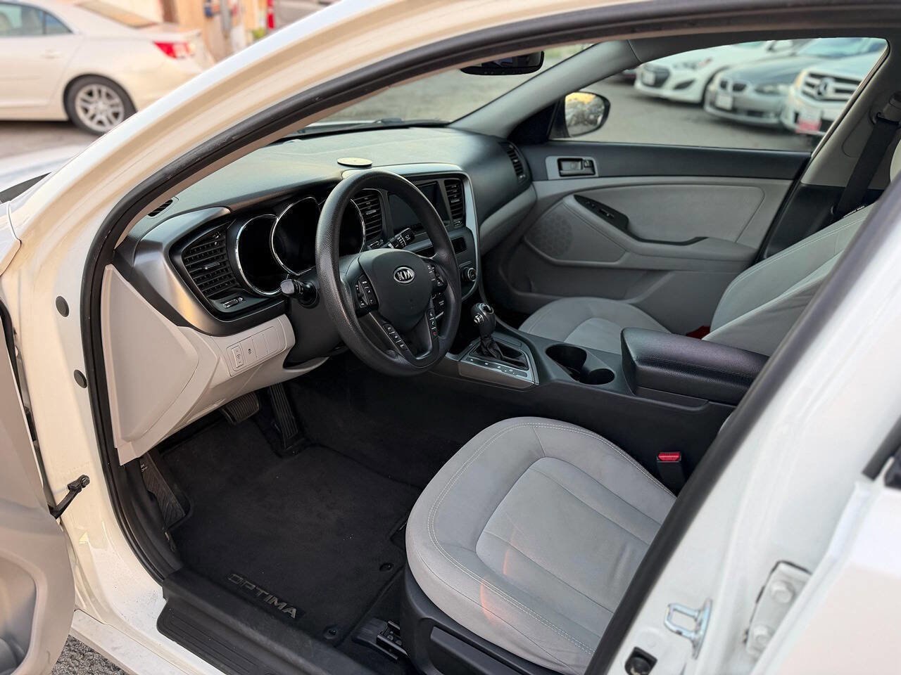 Used 2011 Kia Optima LX image 12