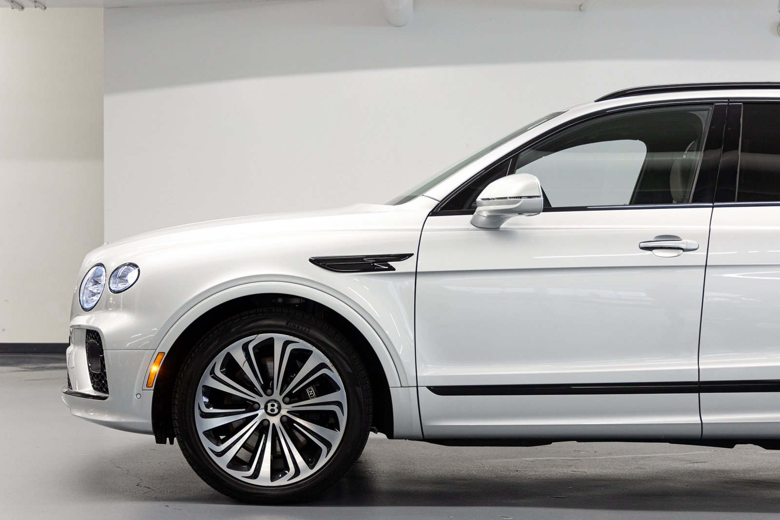 Certified 2023 Bentley Bentayga Plug-In Hybrid AWD/4WD image 14