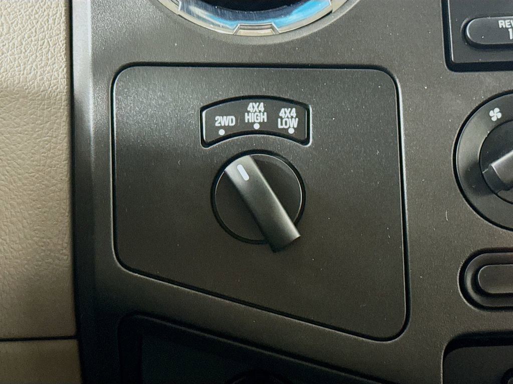 Used 2009 Ford F250 XLT AWD/4WD image 16