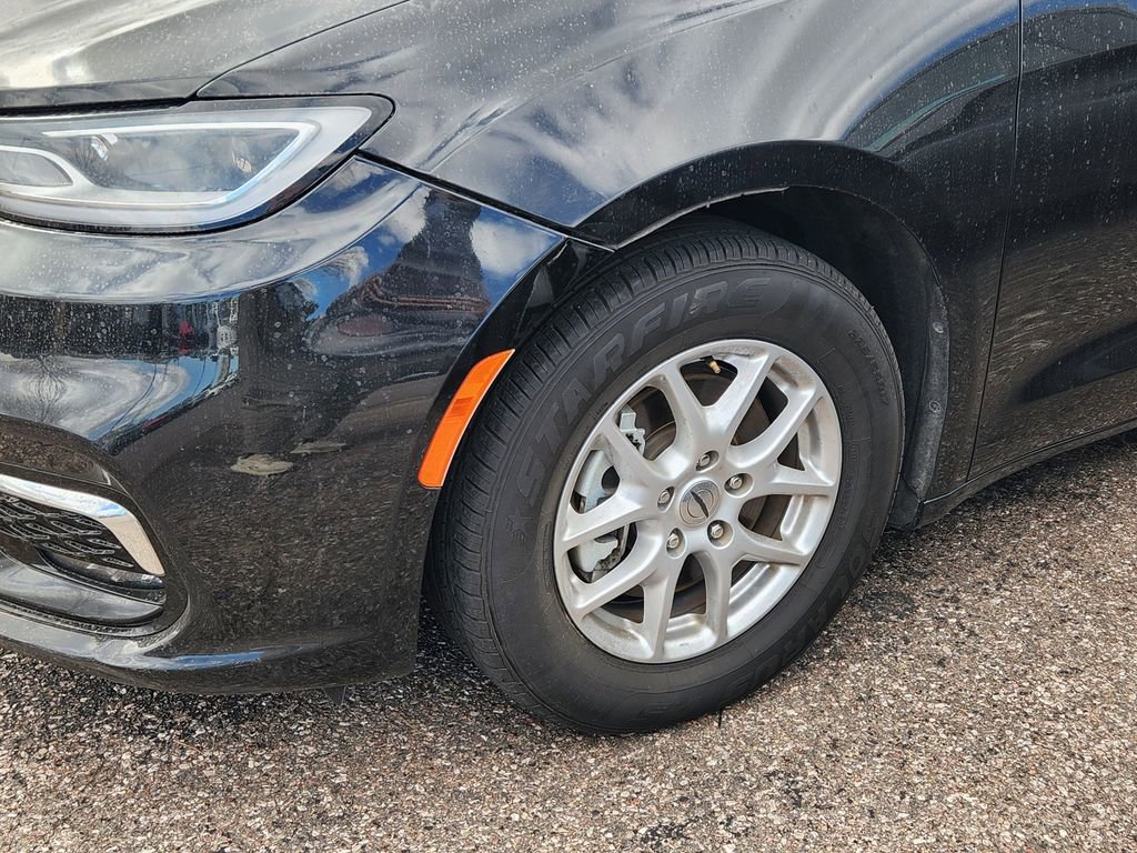 Used 2022 Chrysler Pacifica Touring-L image 7