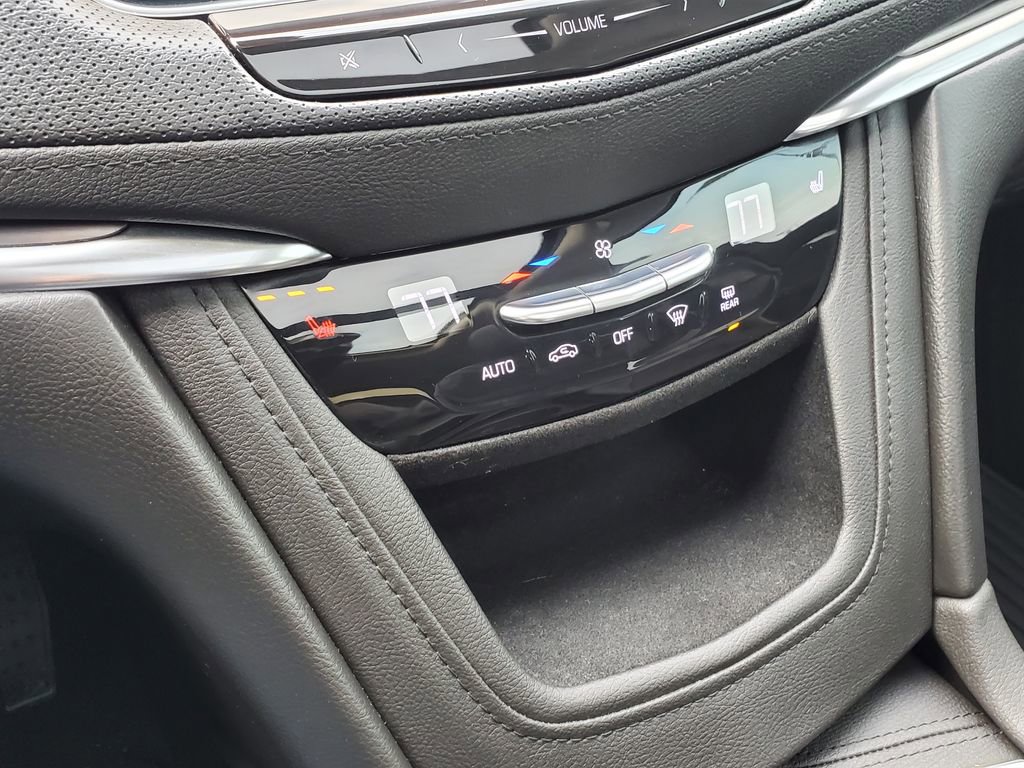 Used 2019 Cadillac XT5 Luxury w/ LPO, Black Ice Package image 26