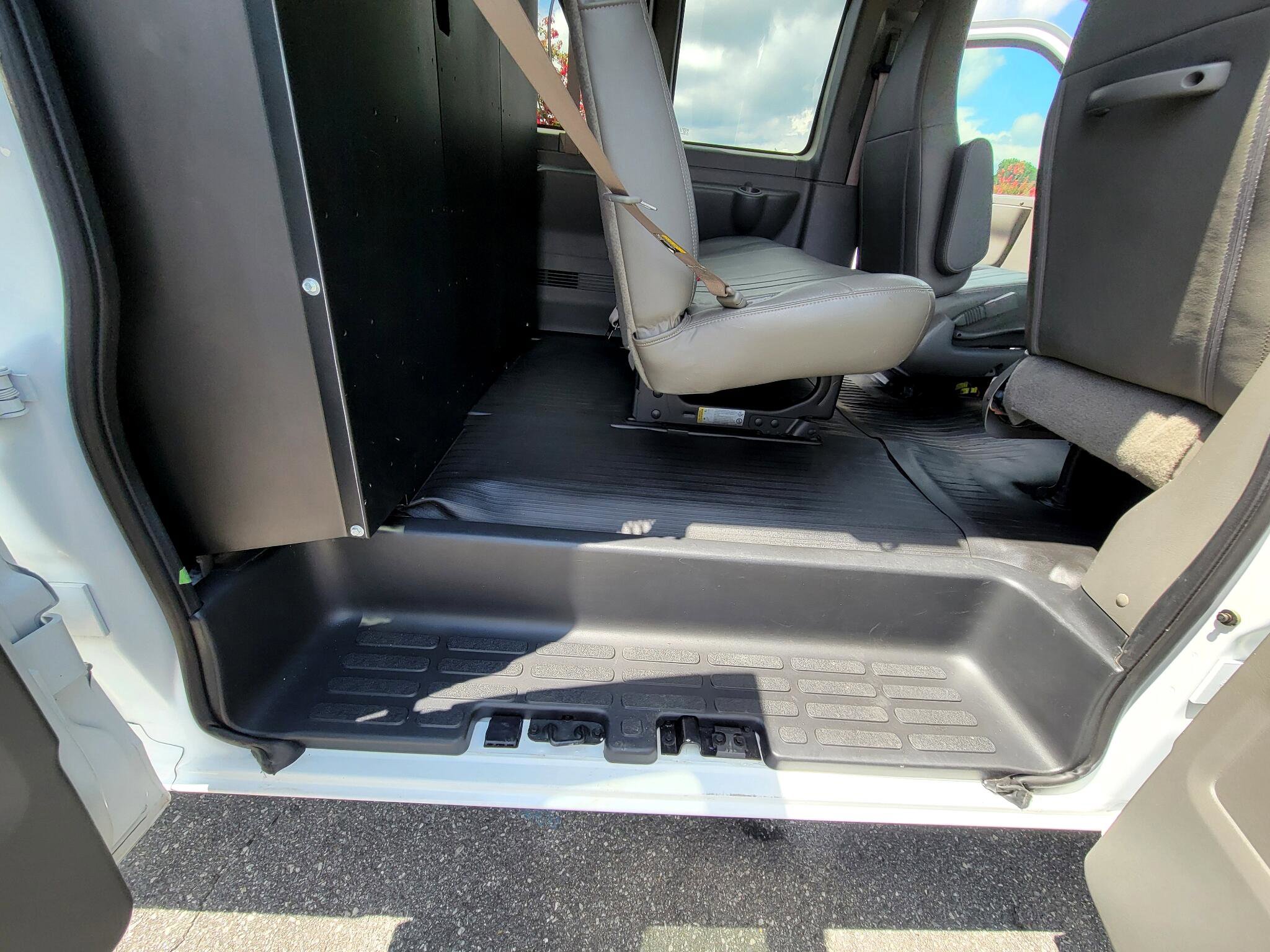Used 2023 Chevrolet Express 3500 LS image 31
