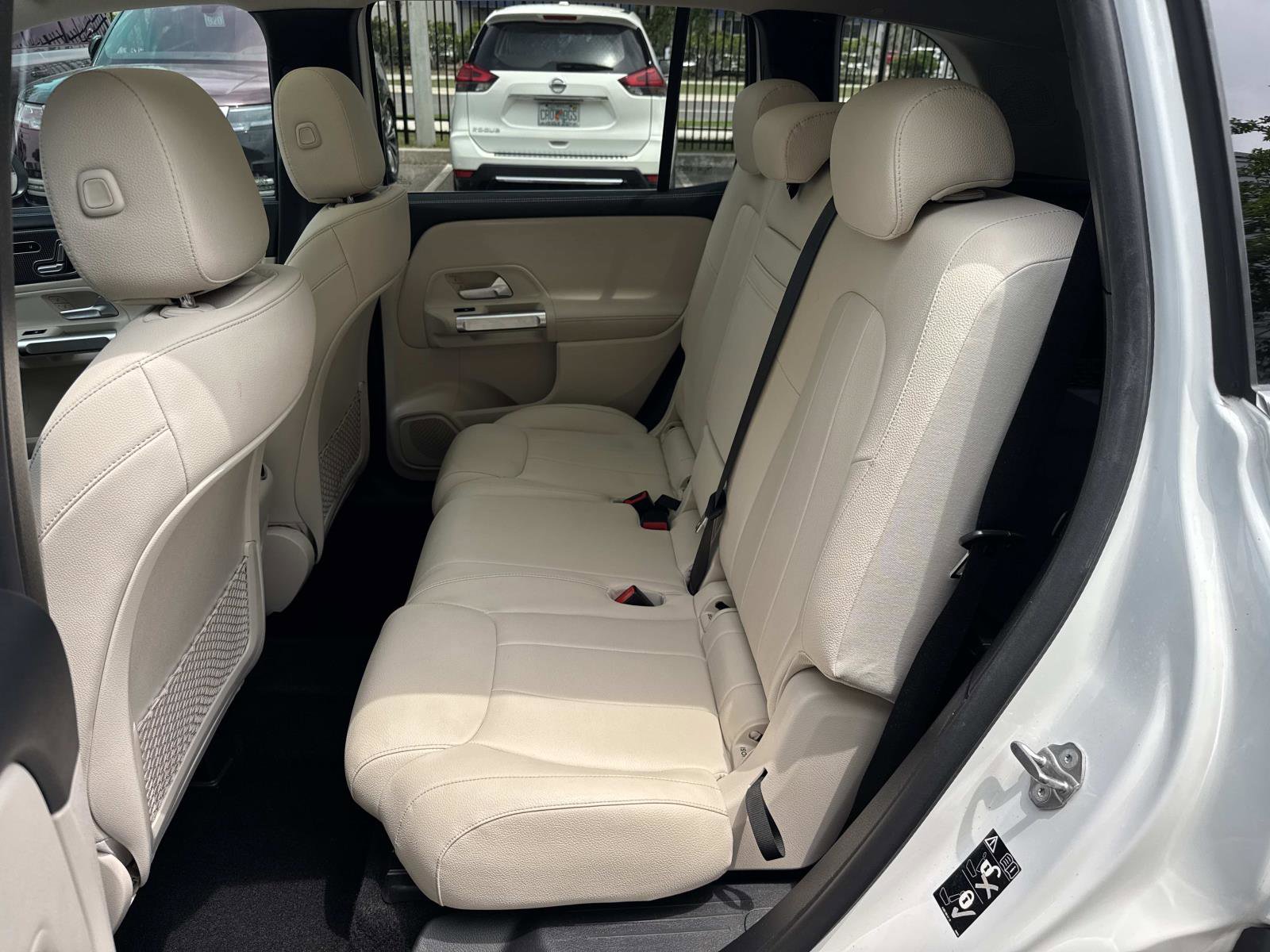Used 2022 Mercedes-Benz GLB 250 4MATIC w/ Premium Package Lite image 14