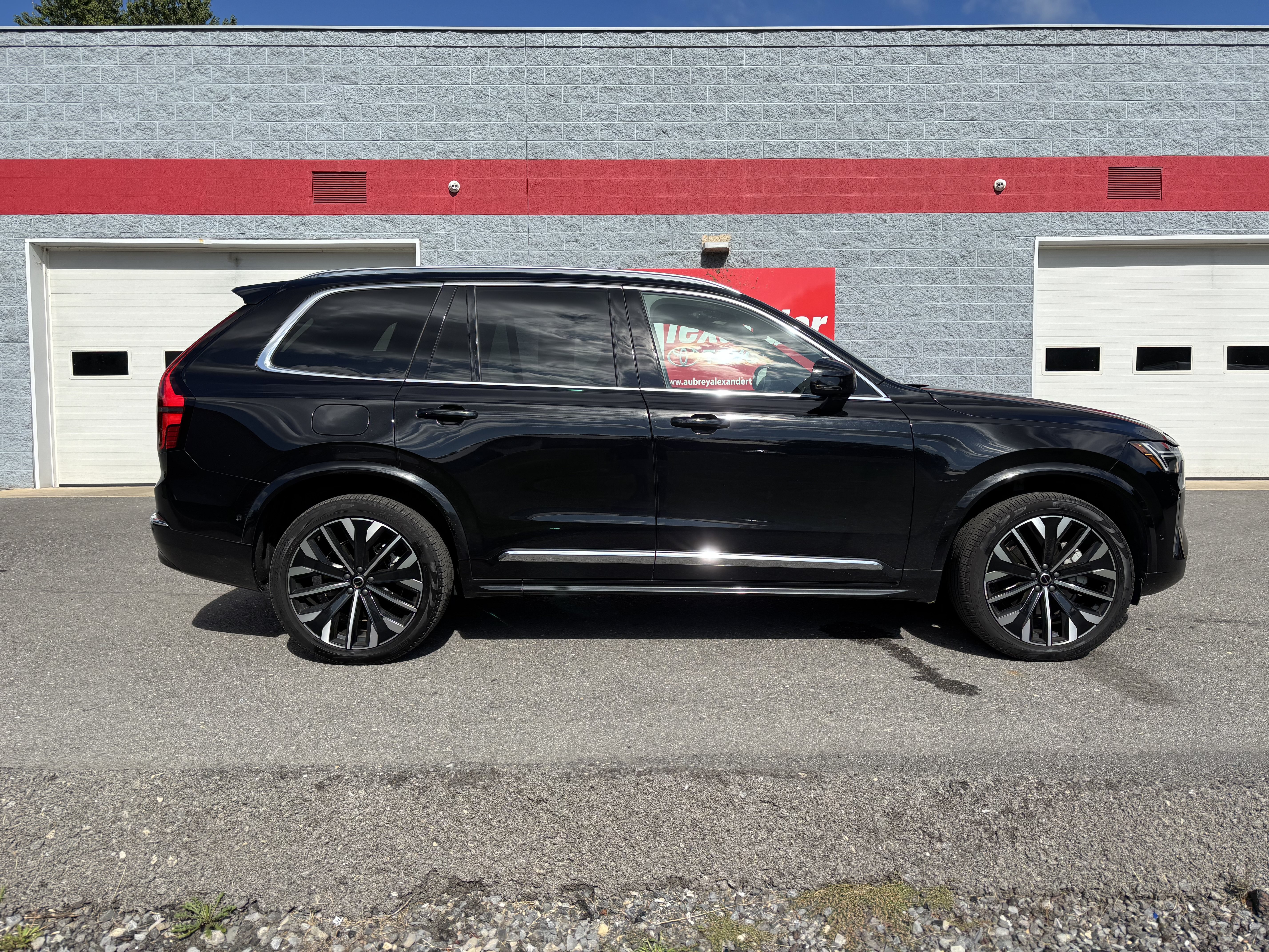 Used 2025 Volvo XC90 B6 Plus w/ Protection Package Premier AWD/4WD image 2