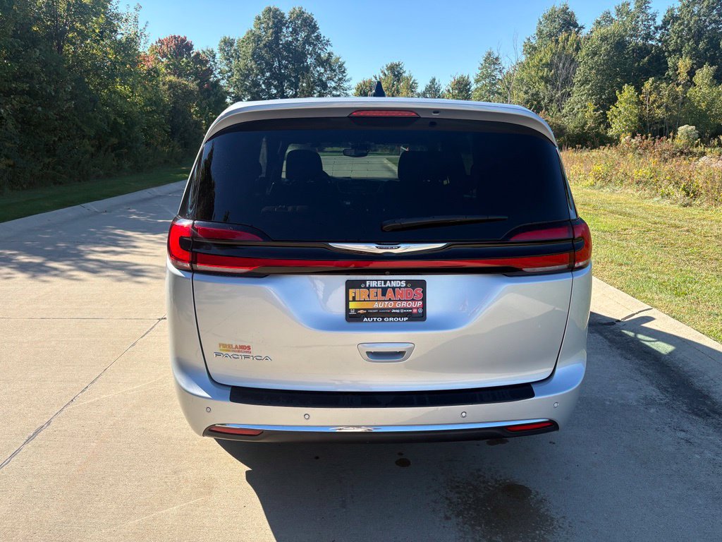 Used 2023 Chrysler Pacifica Touring FWD image 8