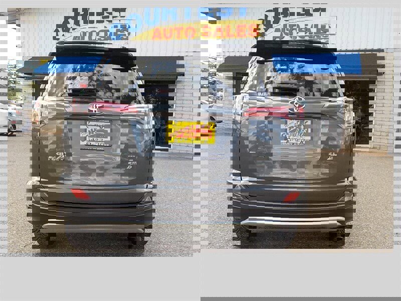 Used 2018 Toyota RAV4 XLE image 9