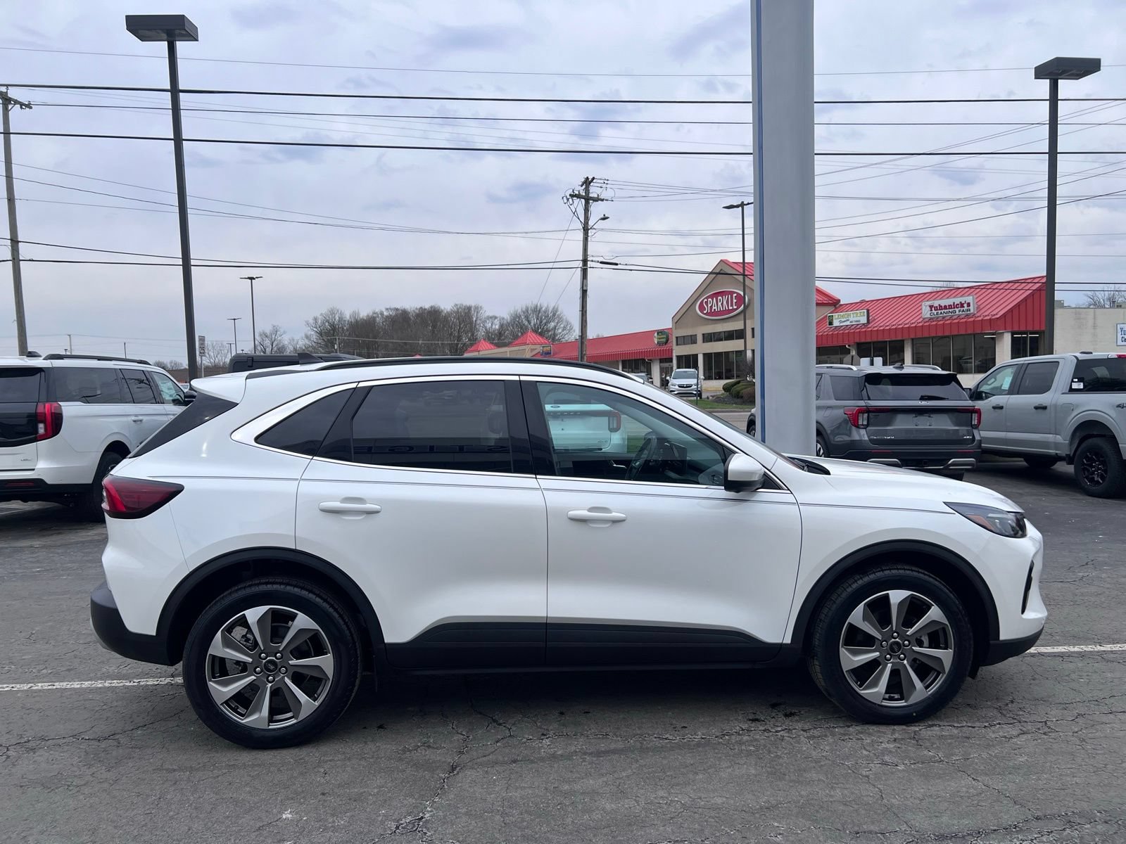 Used 2023 Ford Escape Platinum AWD/4WD image 8