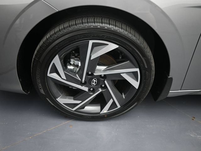 Used 2025 Hyundai Elantra SEL FWD image 21