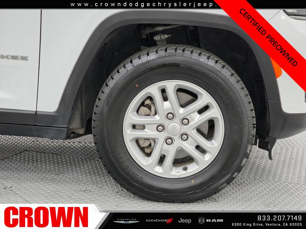 Used 2024 Jeep Grand Cherokee Laredo AWD/4WD image 9