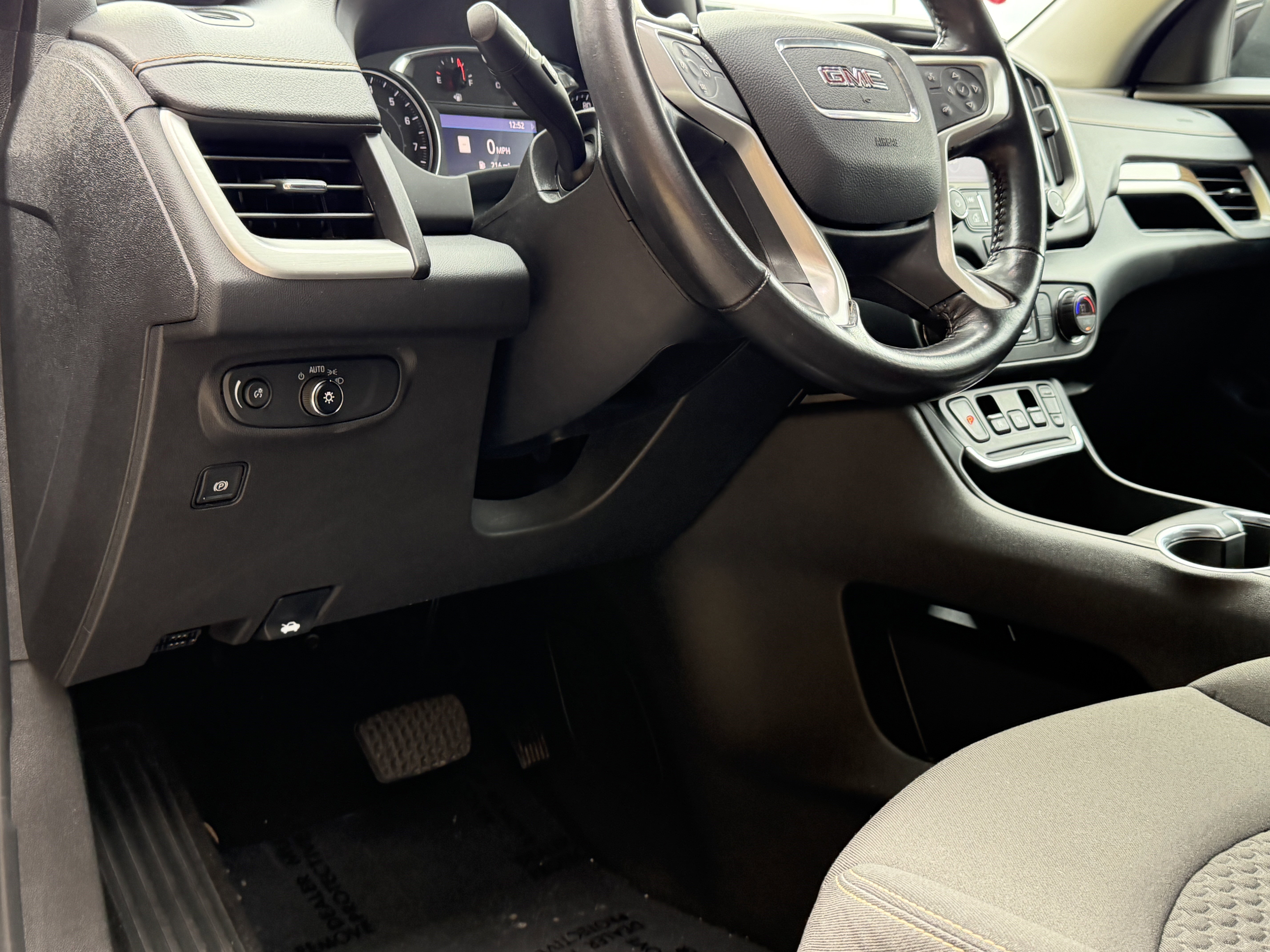 Certified 2021 GMC Terrain SLE w/ Driver Convenience Package image 12