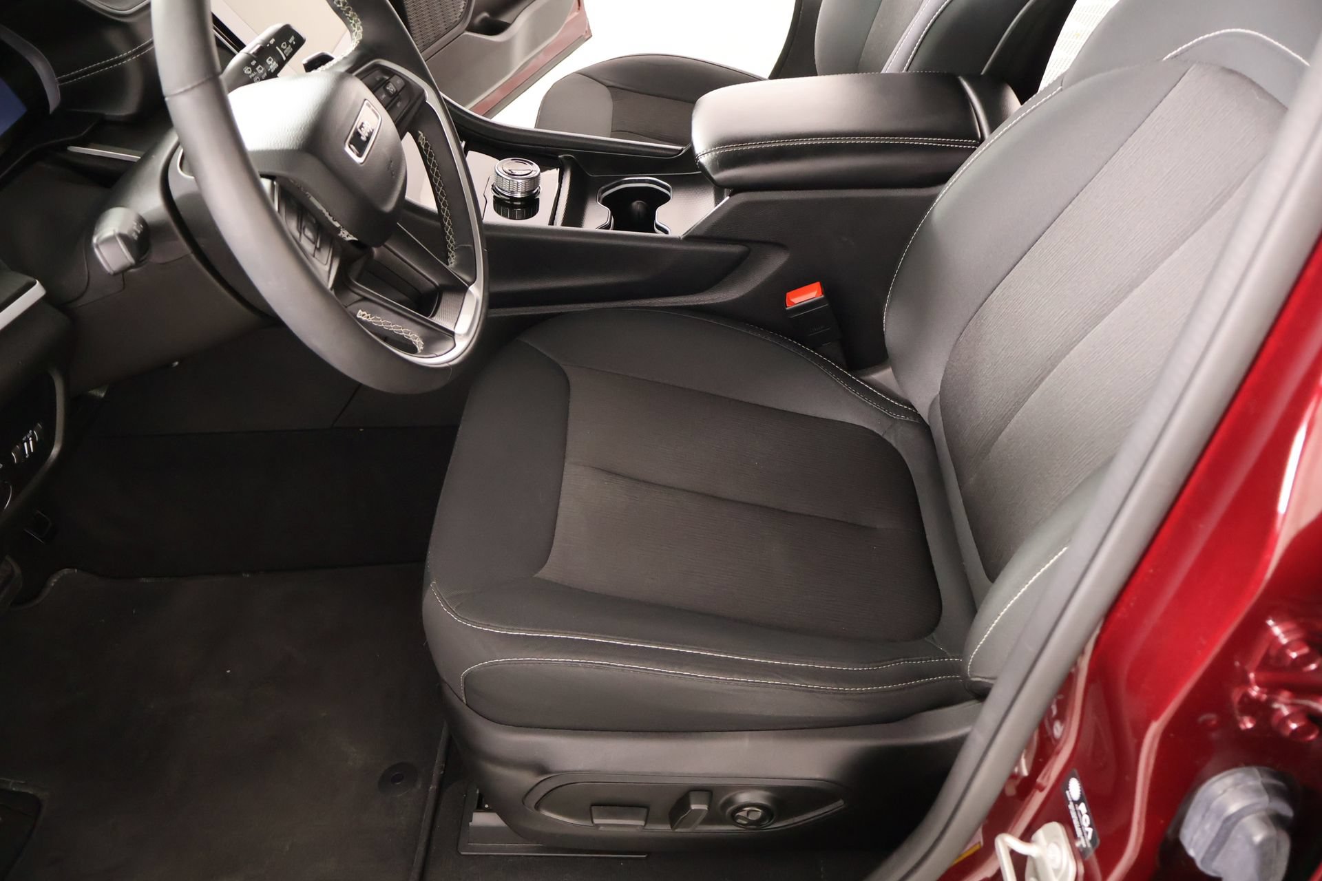 Used 2024 Jeep Grand Cherokee Laredo w/ Luxury Tech Group I AWD/4WD image 11