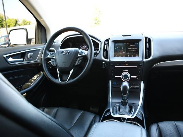 Used 2018 Ford Edge Titanium w/ Equipment Group 302A AWD/4WD image 25