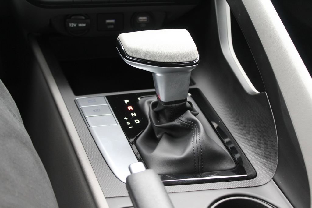 Used 2024 Lincoln Corsair AWD w/ Equipment Group 101A image 15