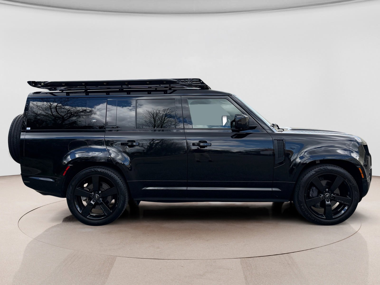 Used 2023 Land Rover Defender 130 X-Dynamic SE image 6