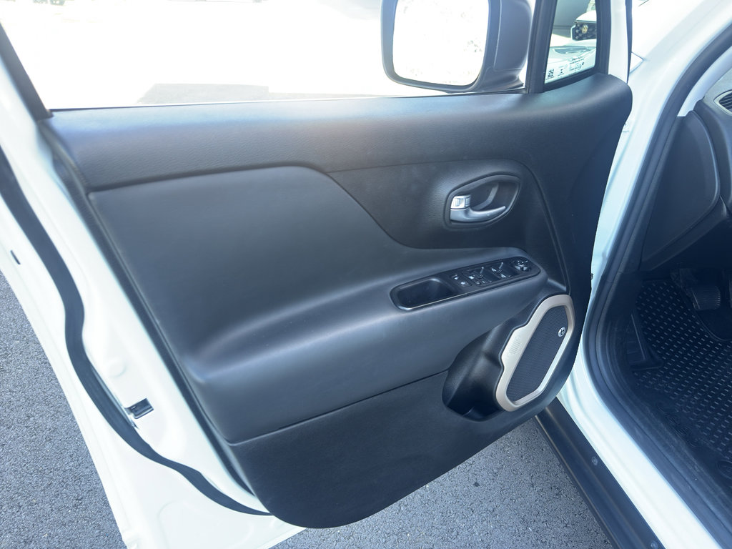 Used 2017 Jeep Renegade Trailhawk image 6