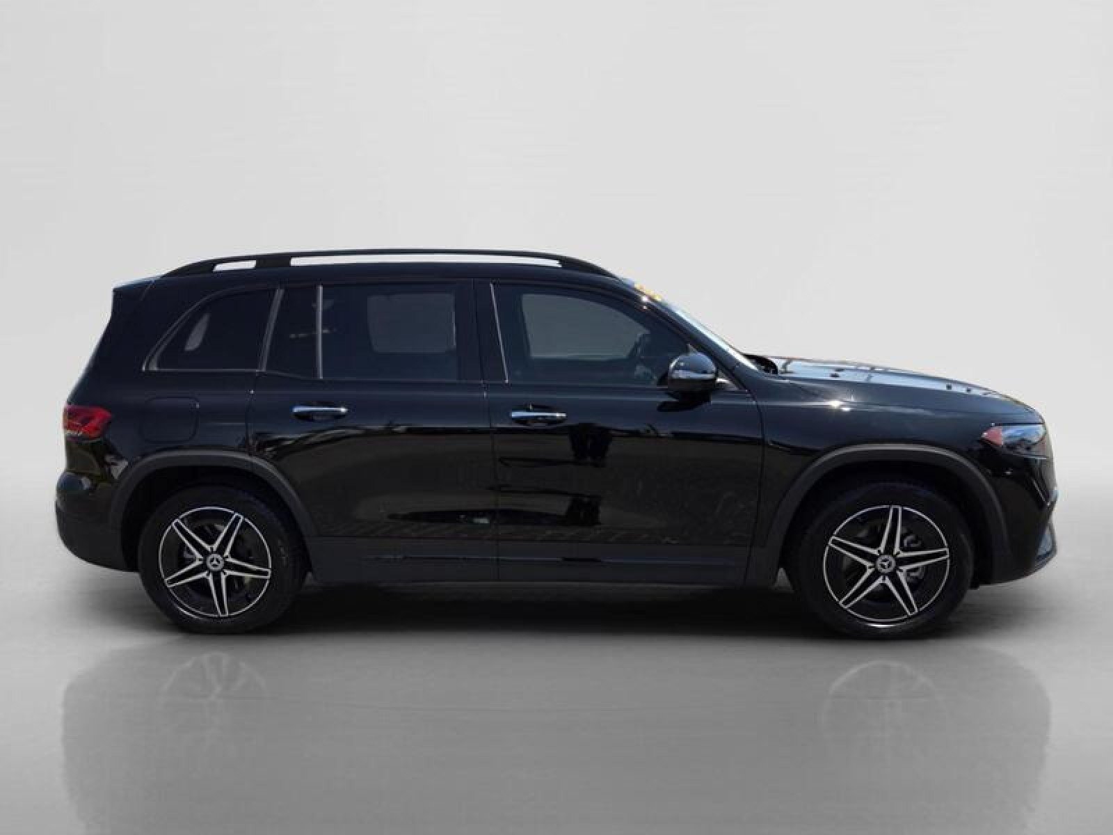 Certified 2023 Mercedes-Benz EQB 300 4MATIC image 6